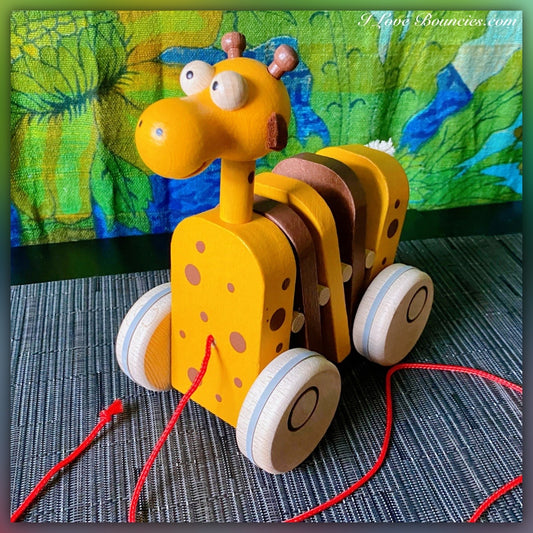 Safariing Giraffe - Pull Along